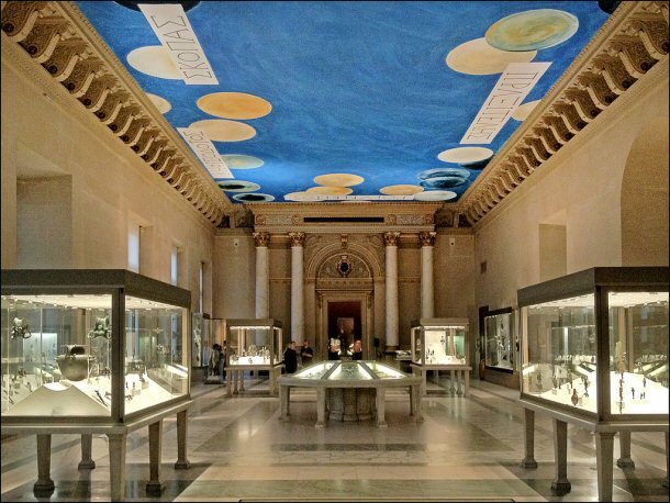 The collections of the Louvre museum, which range from the birth of the great antique civilizations to the first half of the 19th century, are considered among the most important pieces to see on Earth. 